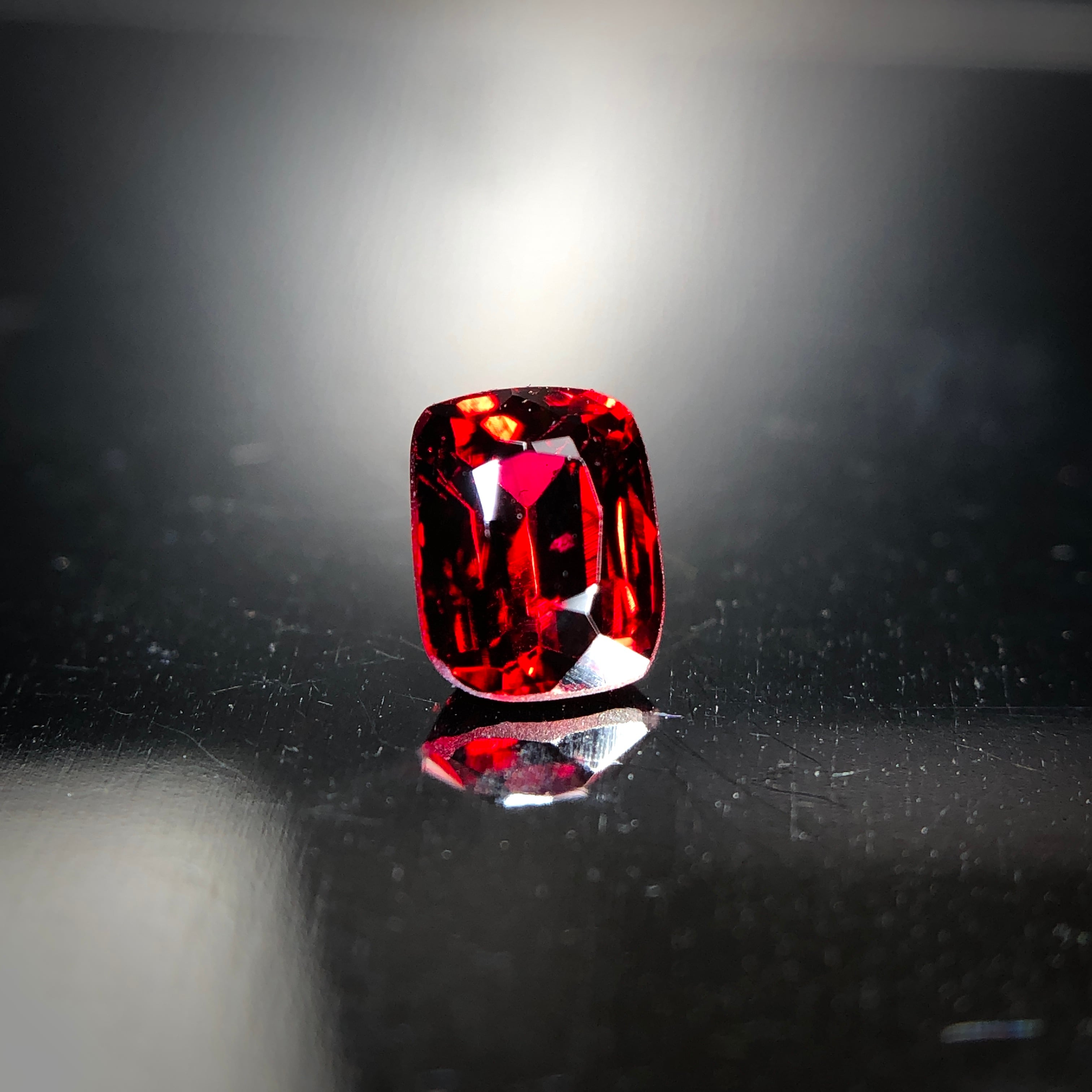 Original Cut】緋色に輝く唯一無二の宝石 0.36ct ミャンマー産 天然