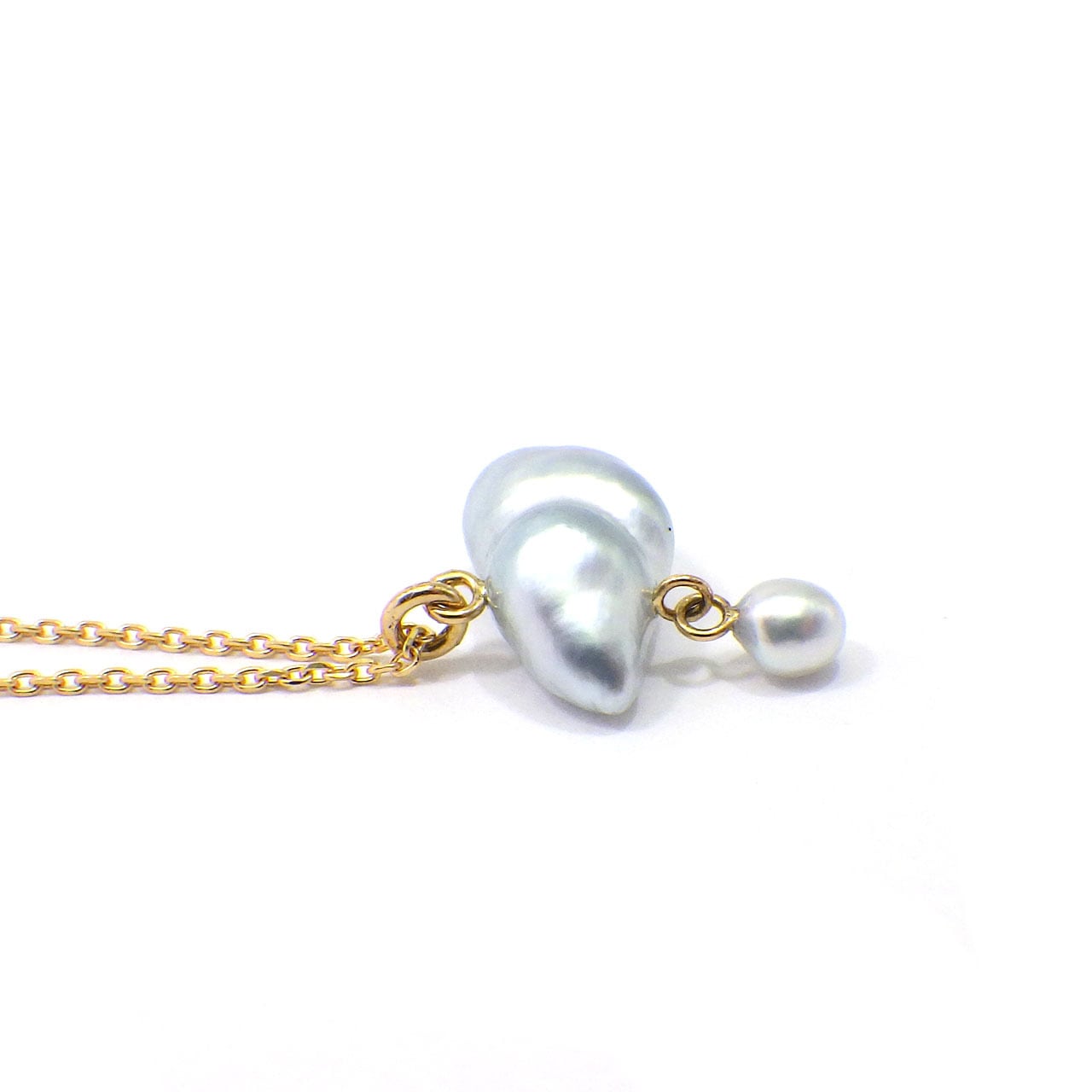 K18YG 南洋白蝶ケシ真珠 ペンダントネックレス《雲と雨粒》（KR71030