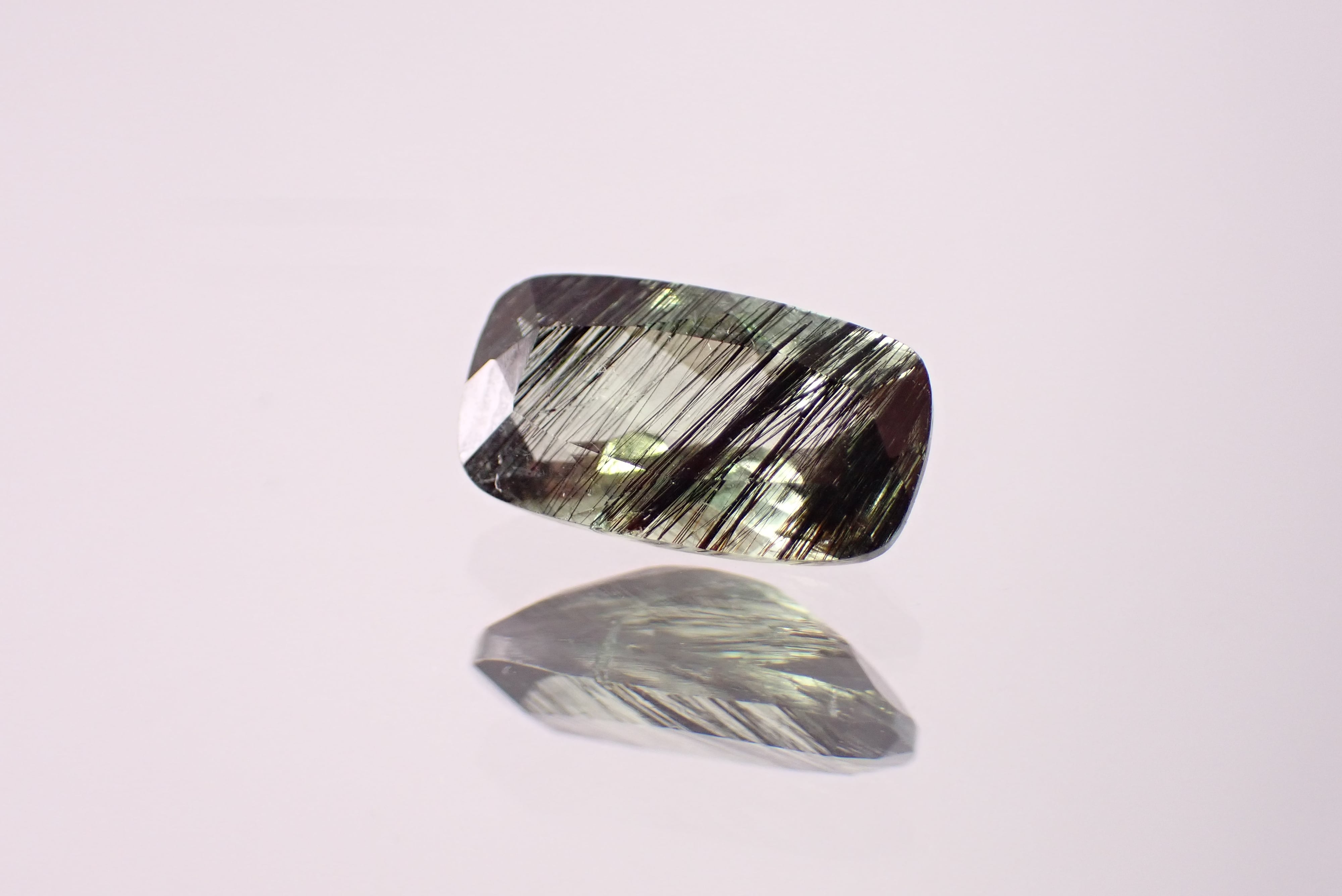 ルドウィジャイトインペリドット 1.87ct [D2-530] | differencee