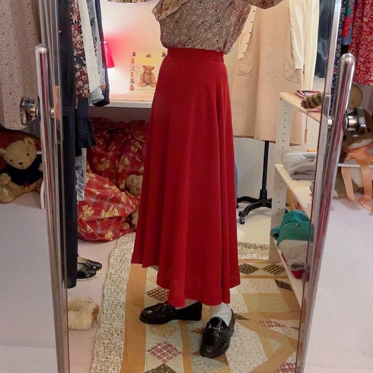 red seams flare skirt
