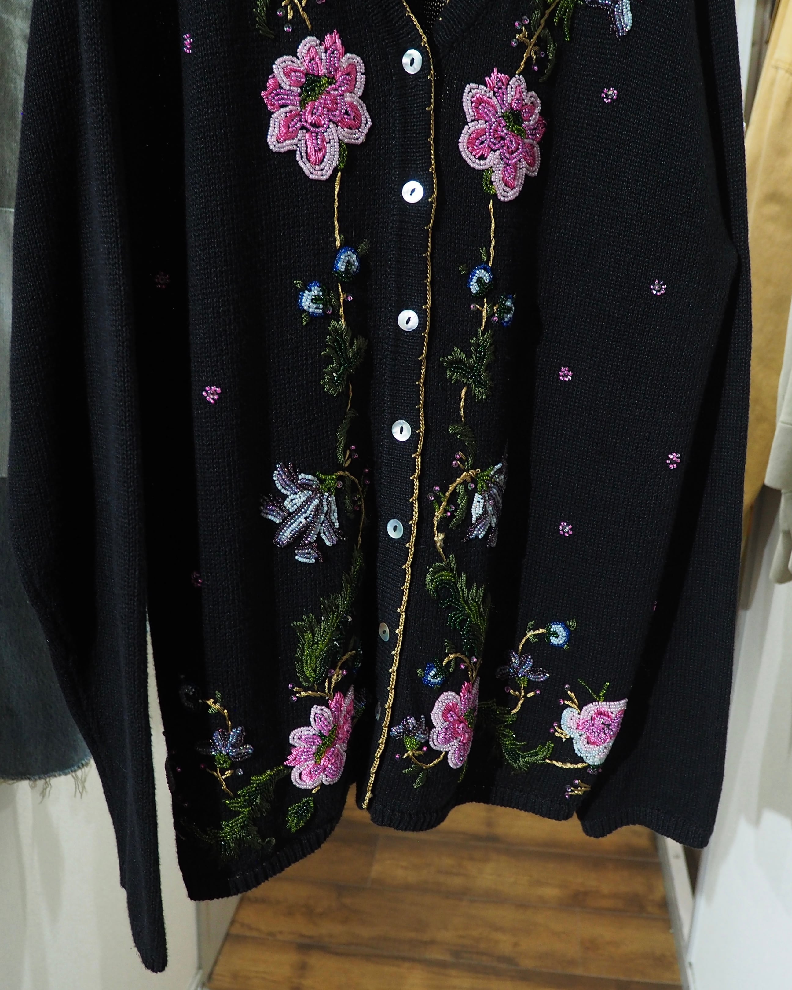 1990s Beautiful Flower Bijou Decoration Vintage Knit Cardigan