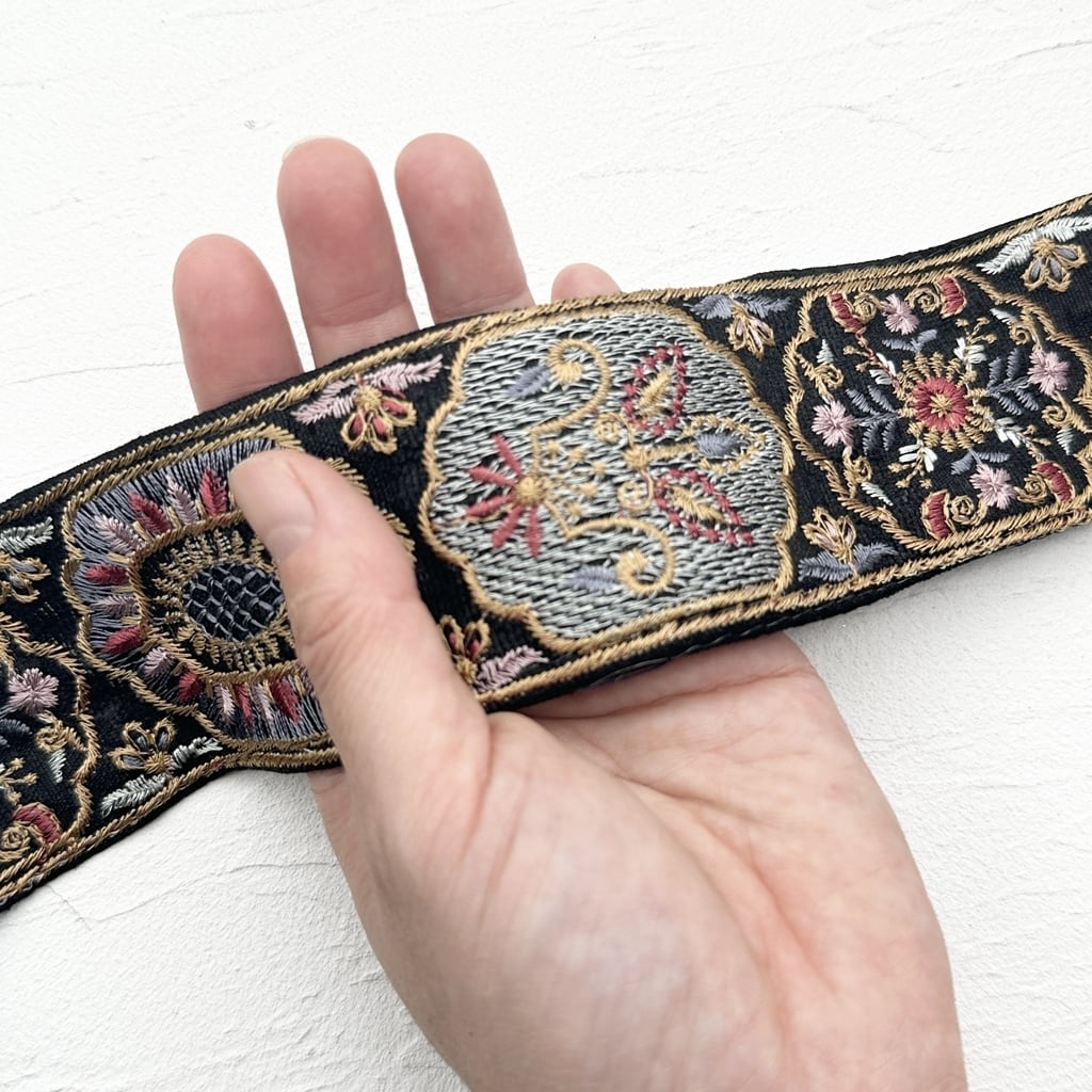 【本日限定】インド刺繍リボン　ロール販売　⑩ 訳ありSALE 3.5cm幅 インド刺繍リボン | インド刺繍リボンカット