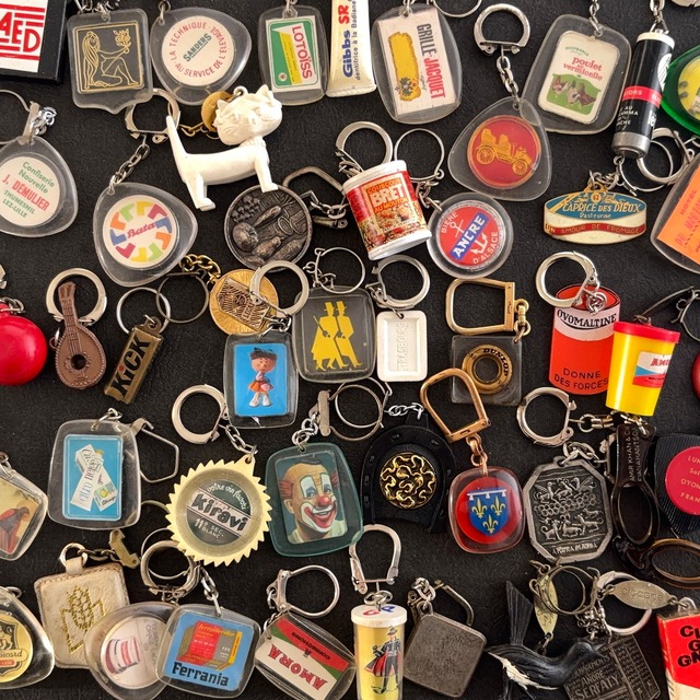 ■人気個体多め■ 50個  フレンチ キーホルダー フランス 雑貨 ヴィンテージ  2412031-7