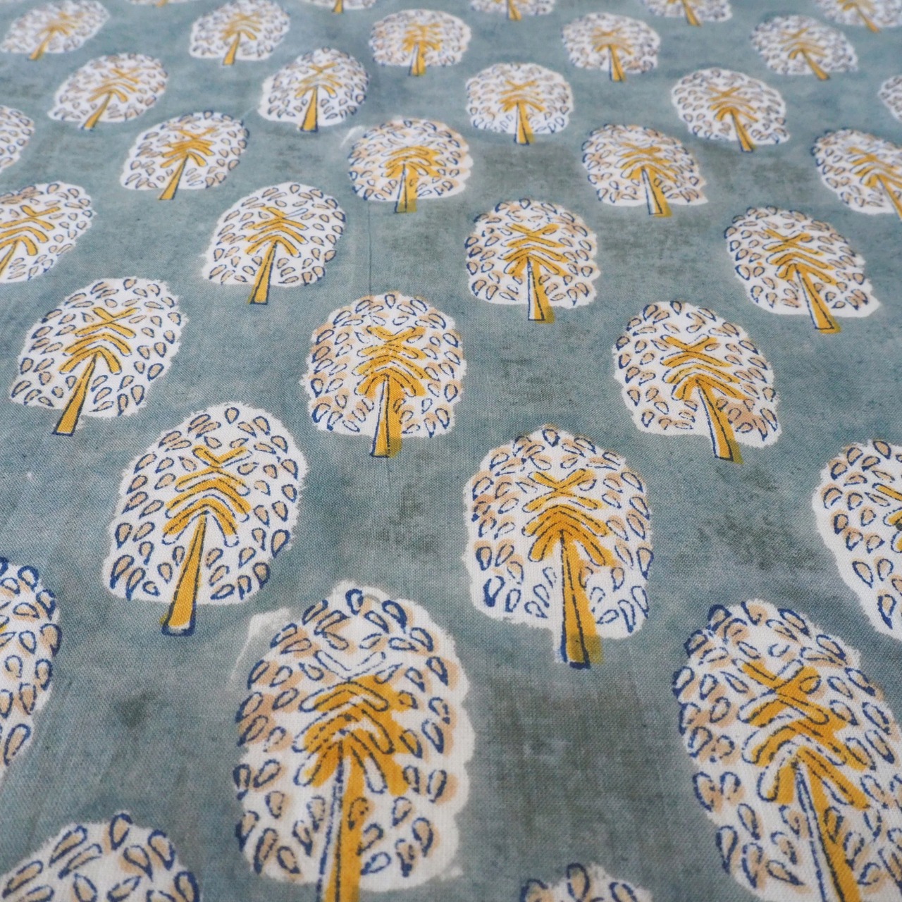 ブロックプリント生地【50cm単位】インド綿  花柄(小) カーキ×黄色 #23049-GR3