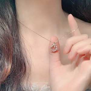 おしゃれ キラキラ 葉っぱ 花輪 デザイン ネックレス