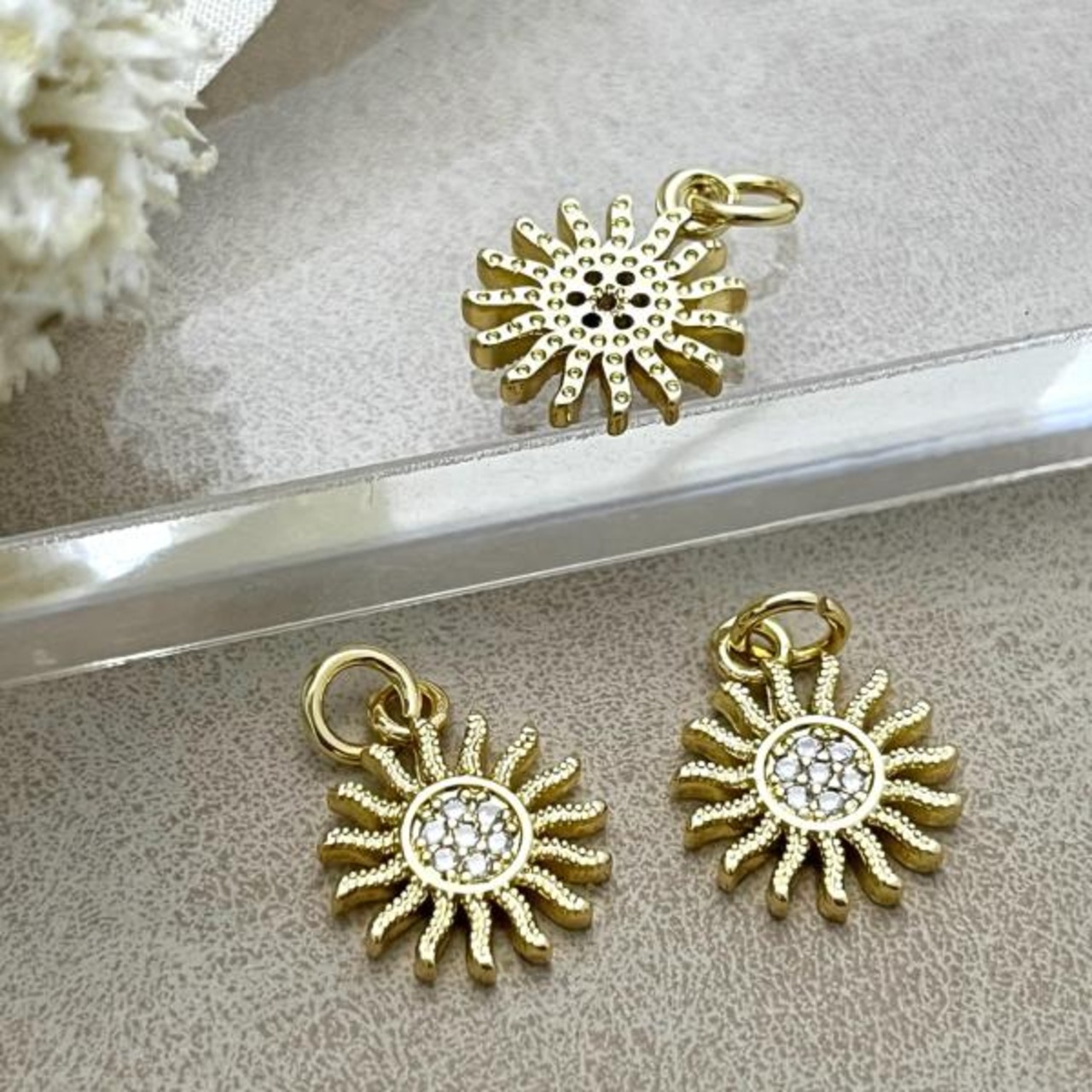 サン太陽真鍮キュービックジルコニアゴールドミニチャーム/パーツ/18kgp