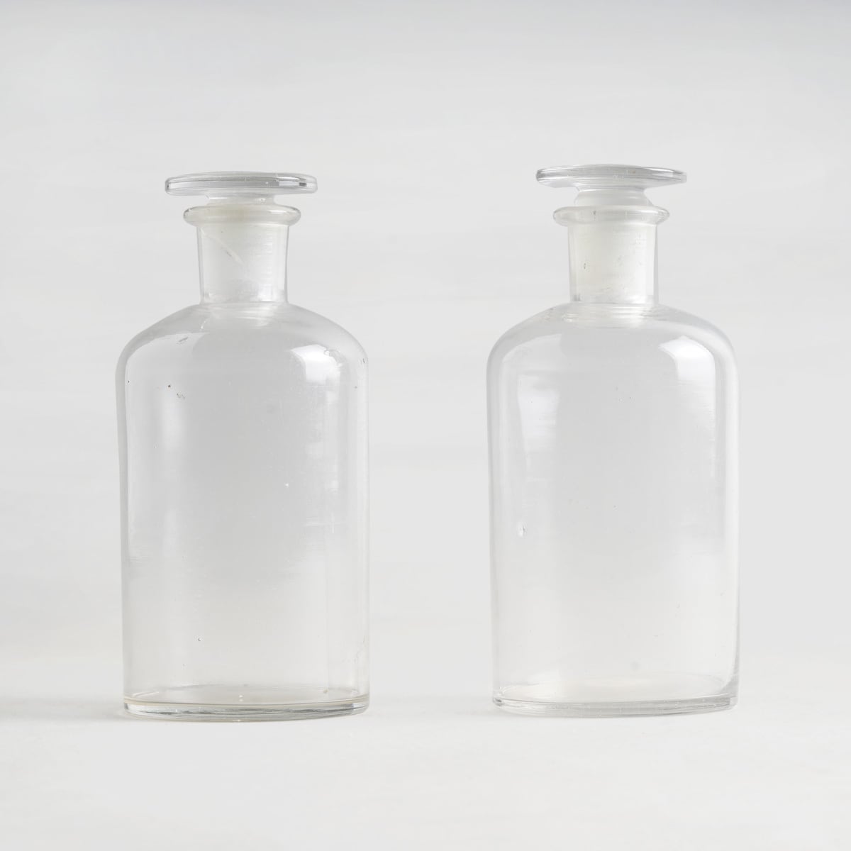 古物｜薬瓶２個セット：透明・細口 PAAK Supply｜パークサプライ オンラインセレクトショップ