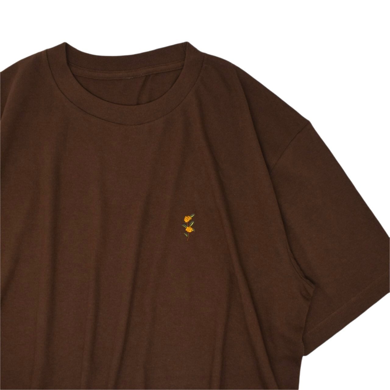 着るたびにリラックスするコットン刺繍Tシャツ（ダークブラウン