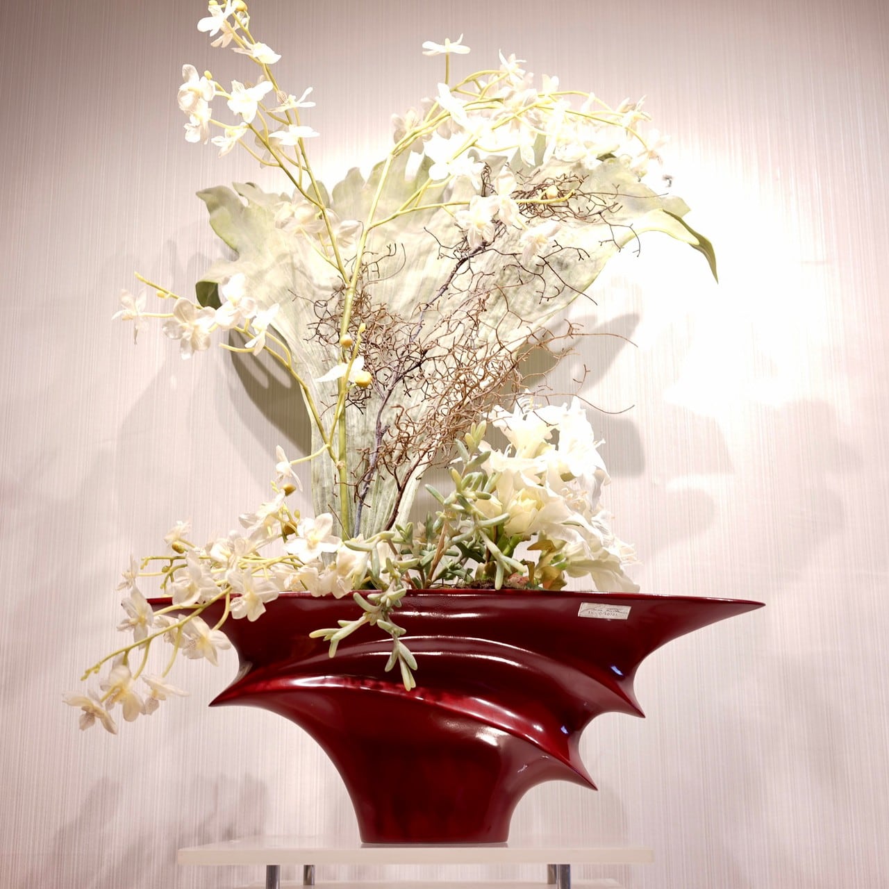 【美品】巨大エミリオロバ　赤いバラの豪華なアレンジメント 美品】巨大エミリオロバ 赤いバラの豪華なアレンジメント EMILIO ROBBA