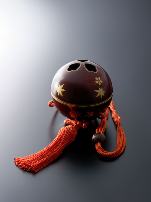 Hanging Incense ❝Kunshu❞ ®Shunjyu(Gold lacquer)Wipe-lacquering(Zelkova color)Small 11cm Vermilion tassel Hanging Incense ❝Kunshu❞ ®Shunjyu(Gold lacquer)Wipe-lacquering(Zelkova color)Small 11cm Vermilion tassel