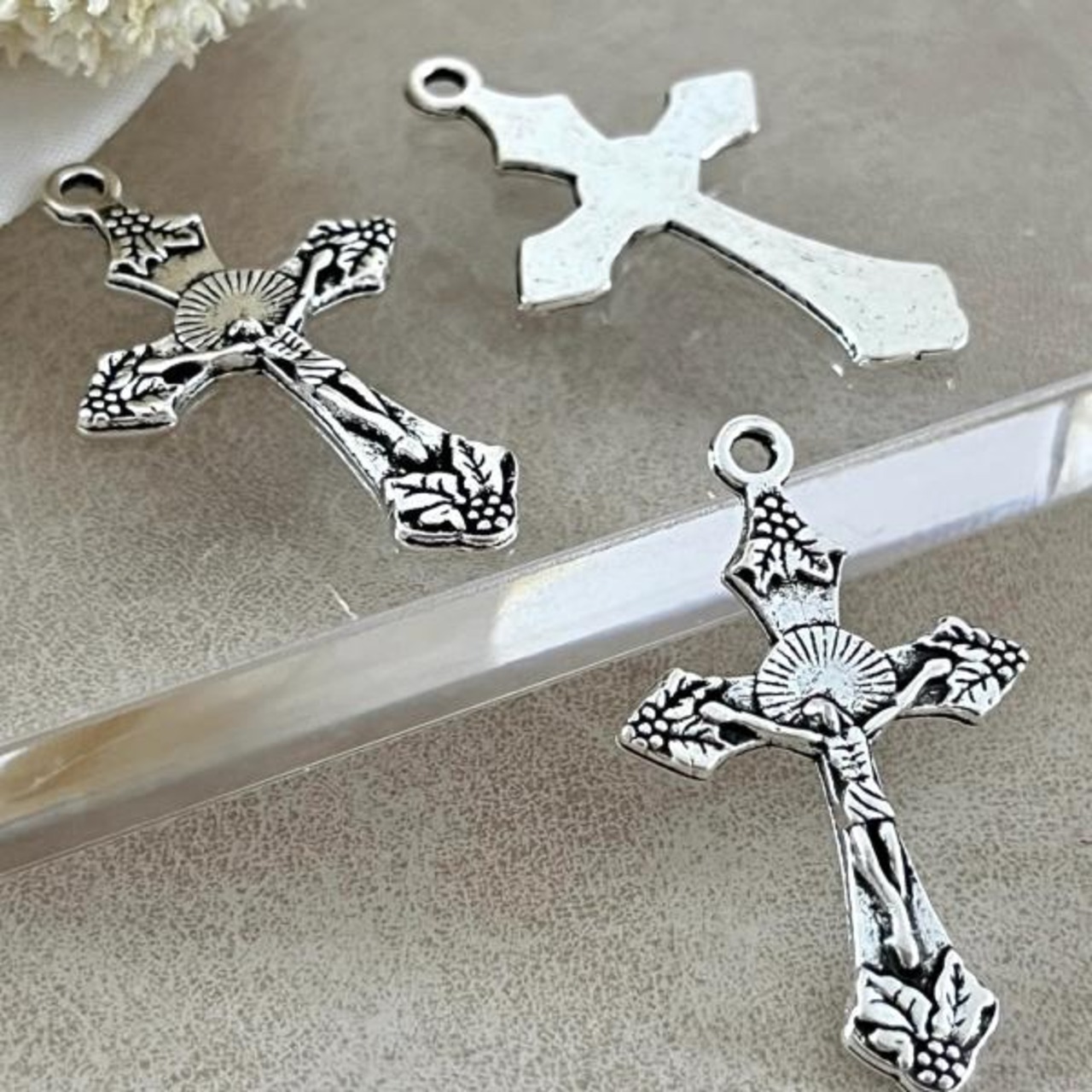 【2個】クロスイースターチャーム/十字架/宗教/アンティークシルバー