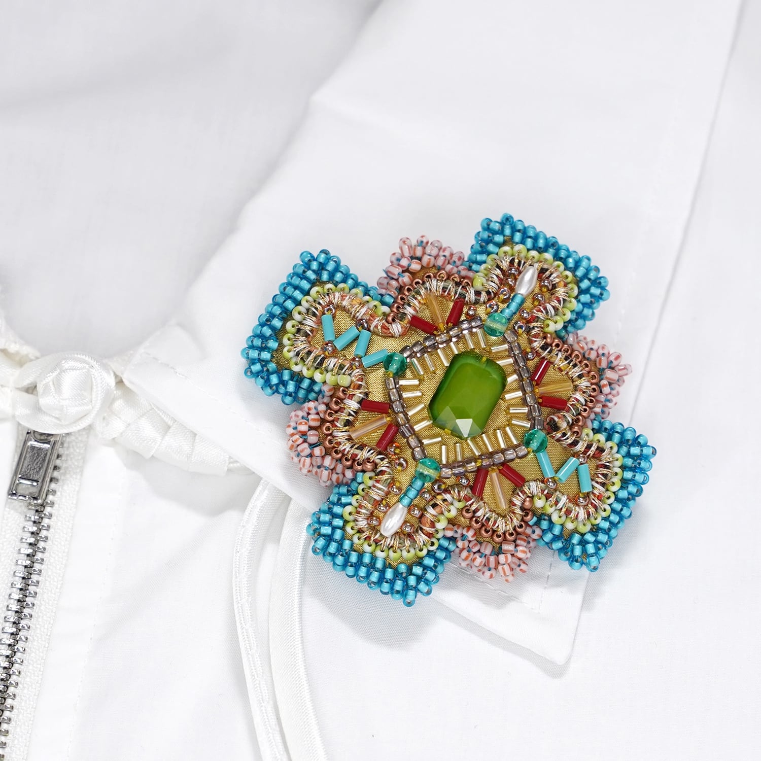 変形クロスのブローチ 10 ビーズ刺繍 一点もの イエロー グリーン