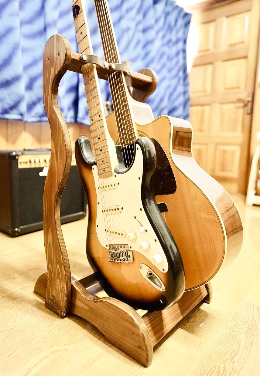 ハンドメイド　木製スタンド　三線　ウクレレ 兼用タイプ　 ナチュラルカラー4本用 24時間以内に発送】手作り木工 木製ウクレレスタンド（ナチュラル） 3