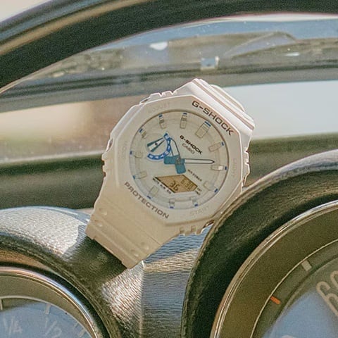 カシオ G-SHOCK GA-2100HDS-7AJF ホワイト&ブルー 夜光文字盤 20気圧