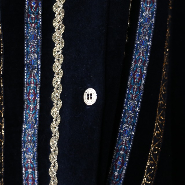 kirakira 3-line taping and gold button design over silhouette velours shirt