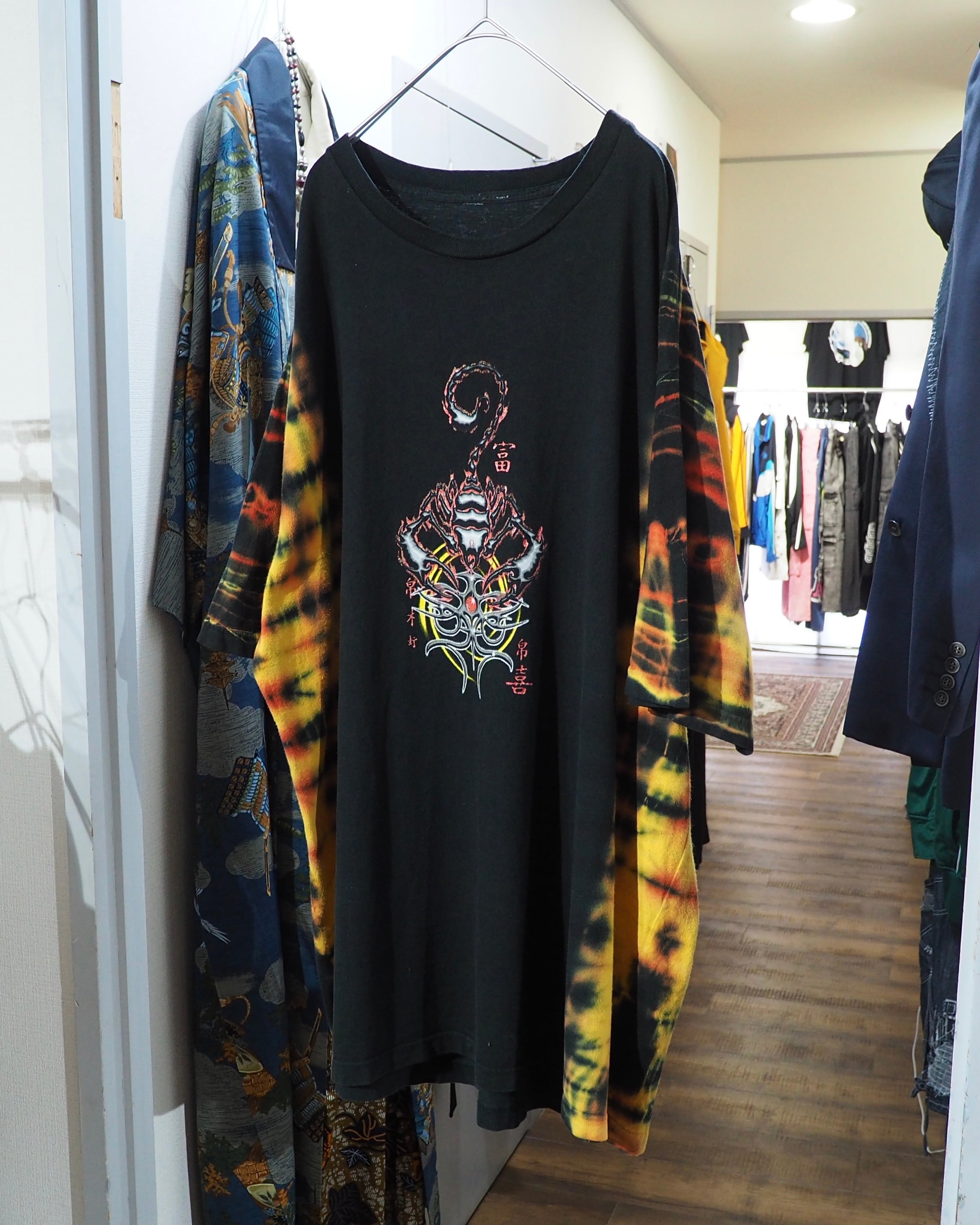 ” 毒蠍 ” Graphic printed × Fire Tie-Dye Over silhouette Special Tee