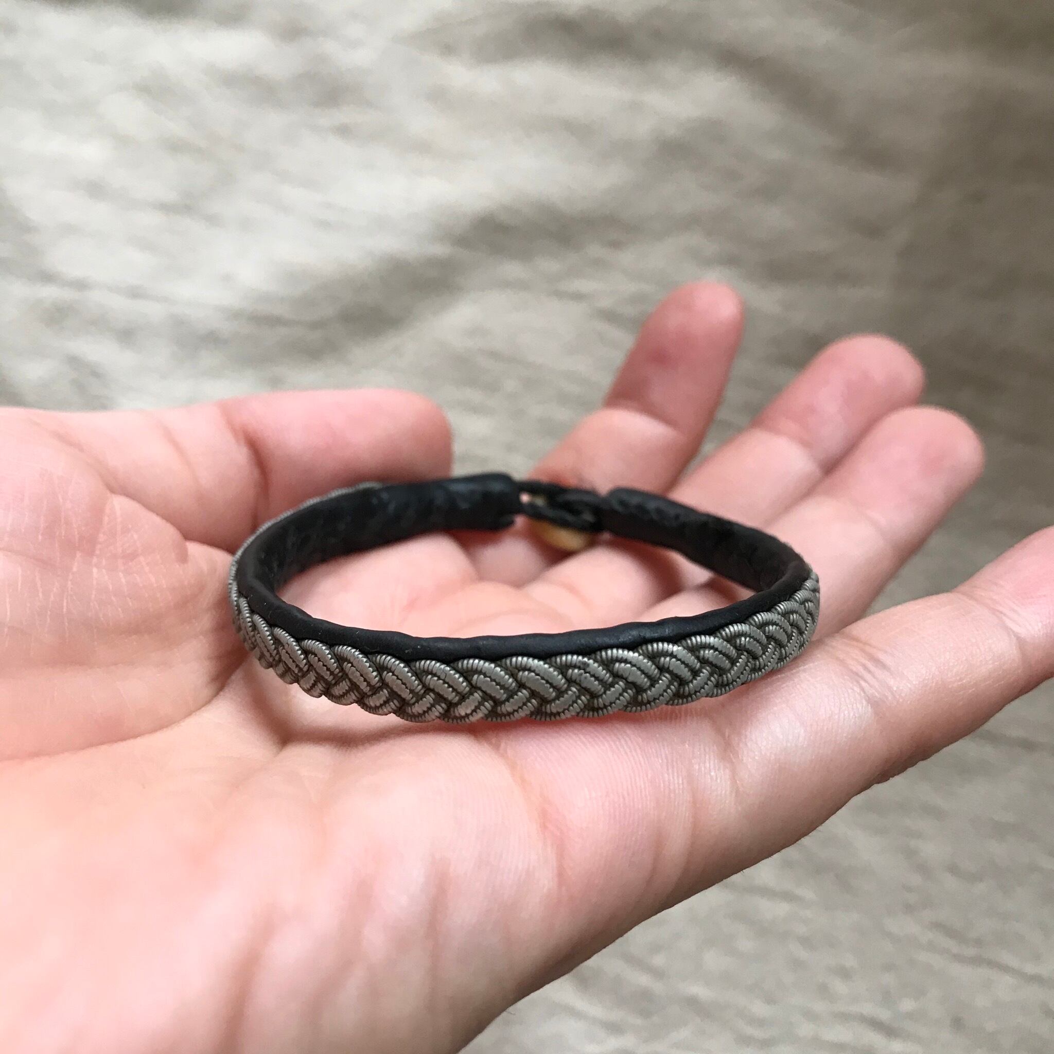 ピューター刺繍のブレスレット2