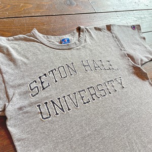90s  Champion〝 SETON HALL UNIVERSITY 〟 88% cotton T-Shirt  Size　LARGE