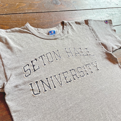 90s  Champion〝 SETON HALL UNIVERSITY 〟 88% cotton T-Shirt  Size　LARGE