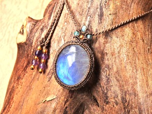 ムーンストーン マクラメペンダント