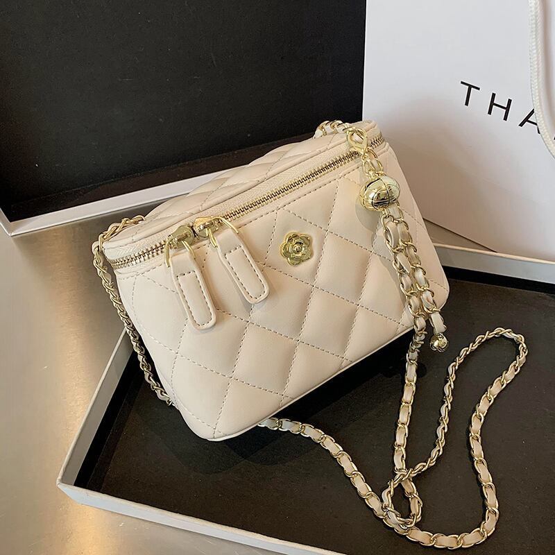 シンプルな菱形の小さなバッグ女性バッグ2020年人気のある新しいトレンディなファッションチェーンメッセンジャーバッグinsネット赤ショルダーバッグ Tiancai_Wing_Bag5087343