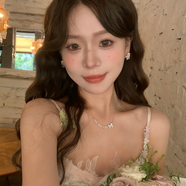 Before大人っぽい蝶々のネックレス