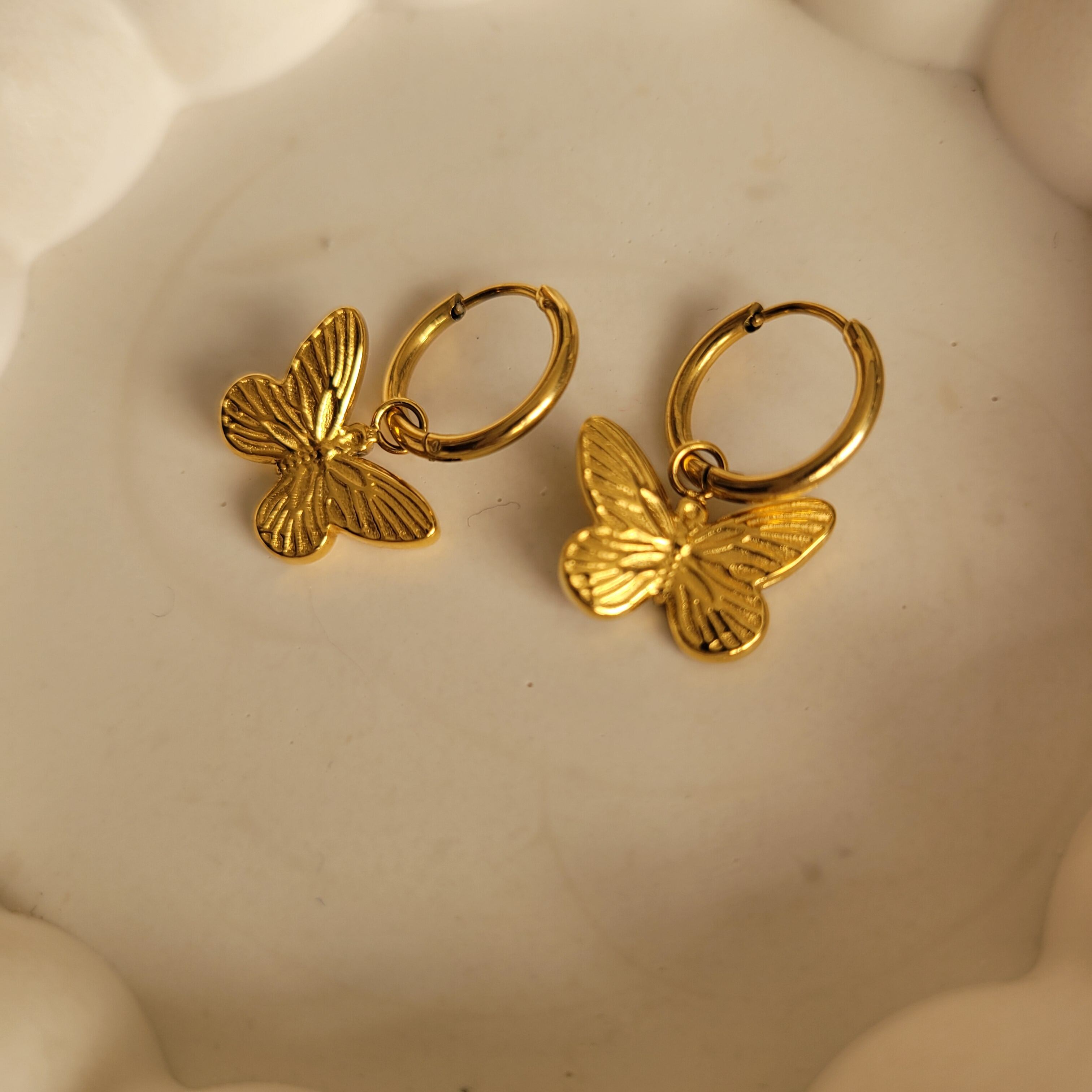 006 butterfiy drop｜蝶 バタフライ 揺れる ピアス レディース