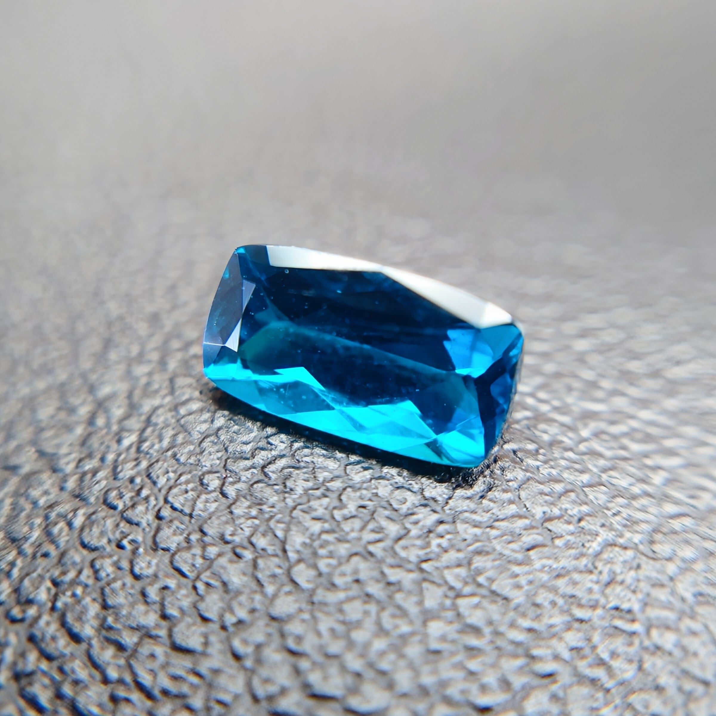 極希少 高品質 Green Blue Hauynite 0.514ct JGGL鑑別書付 ルース