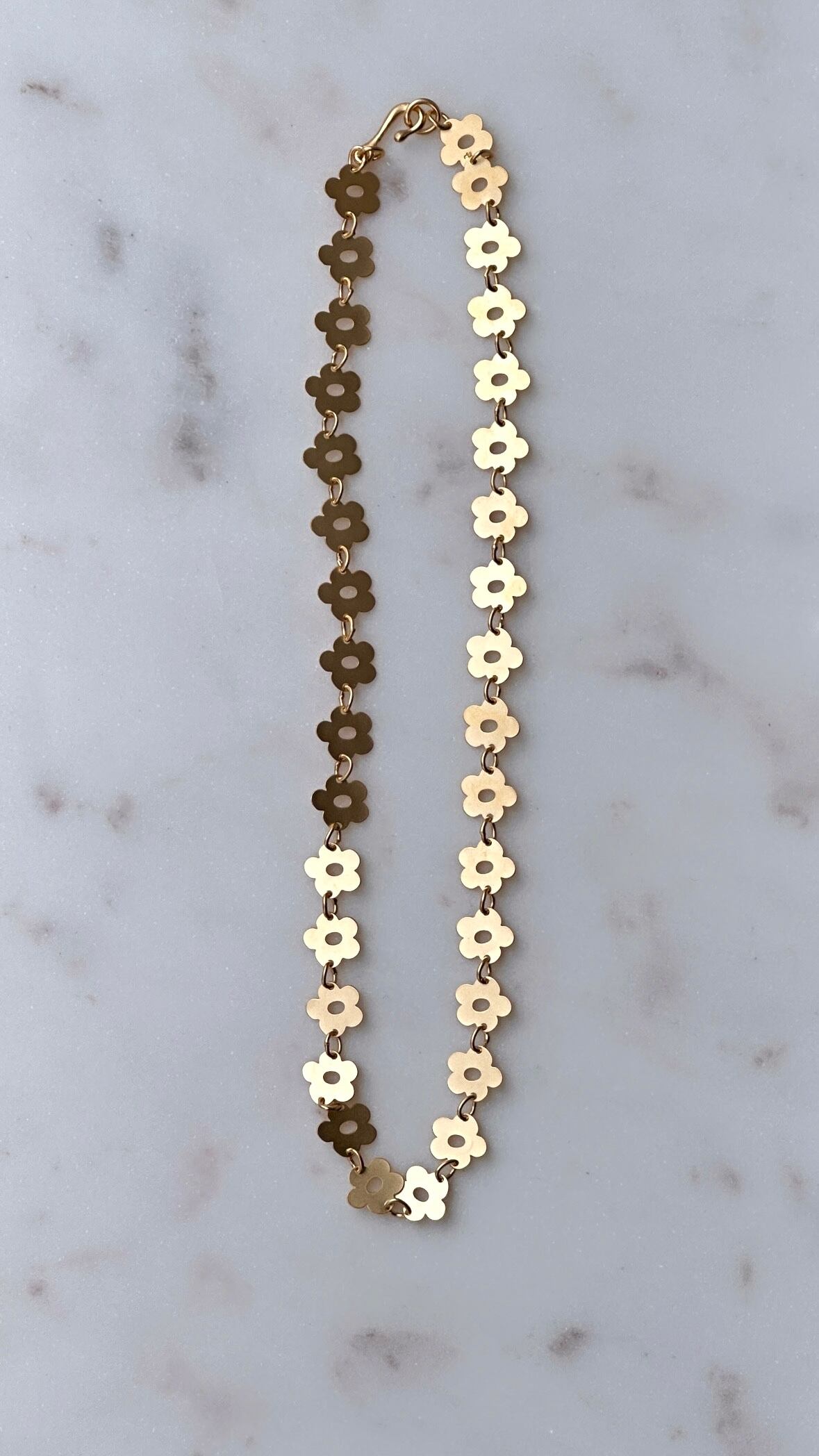 KEYHOLDER [ETCHED METAL SLICE FLOWER NECKLACE] | LILLY DEL SALONE