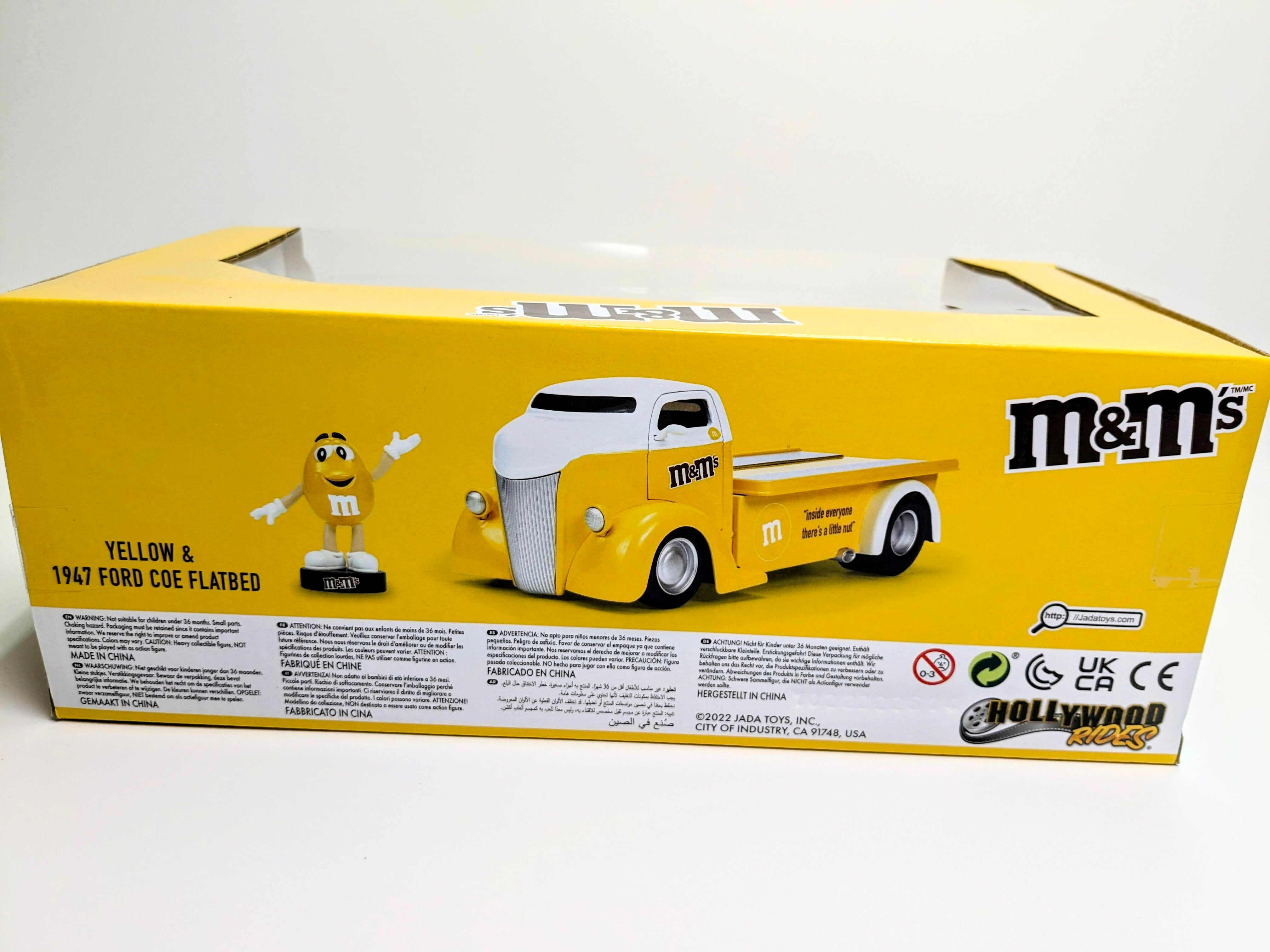 【JADA TOYS 1/24 エムアンドエムズ イエロー フィギア ＆ フォード COE フラットベッド Hollywood Ride M&M’s Yellow 】〚アメリカン雑貨 アメトイ〛