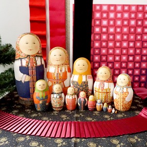 マリア・ドミトリエワ作　マトリョーシカ　15個型
