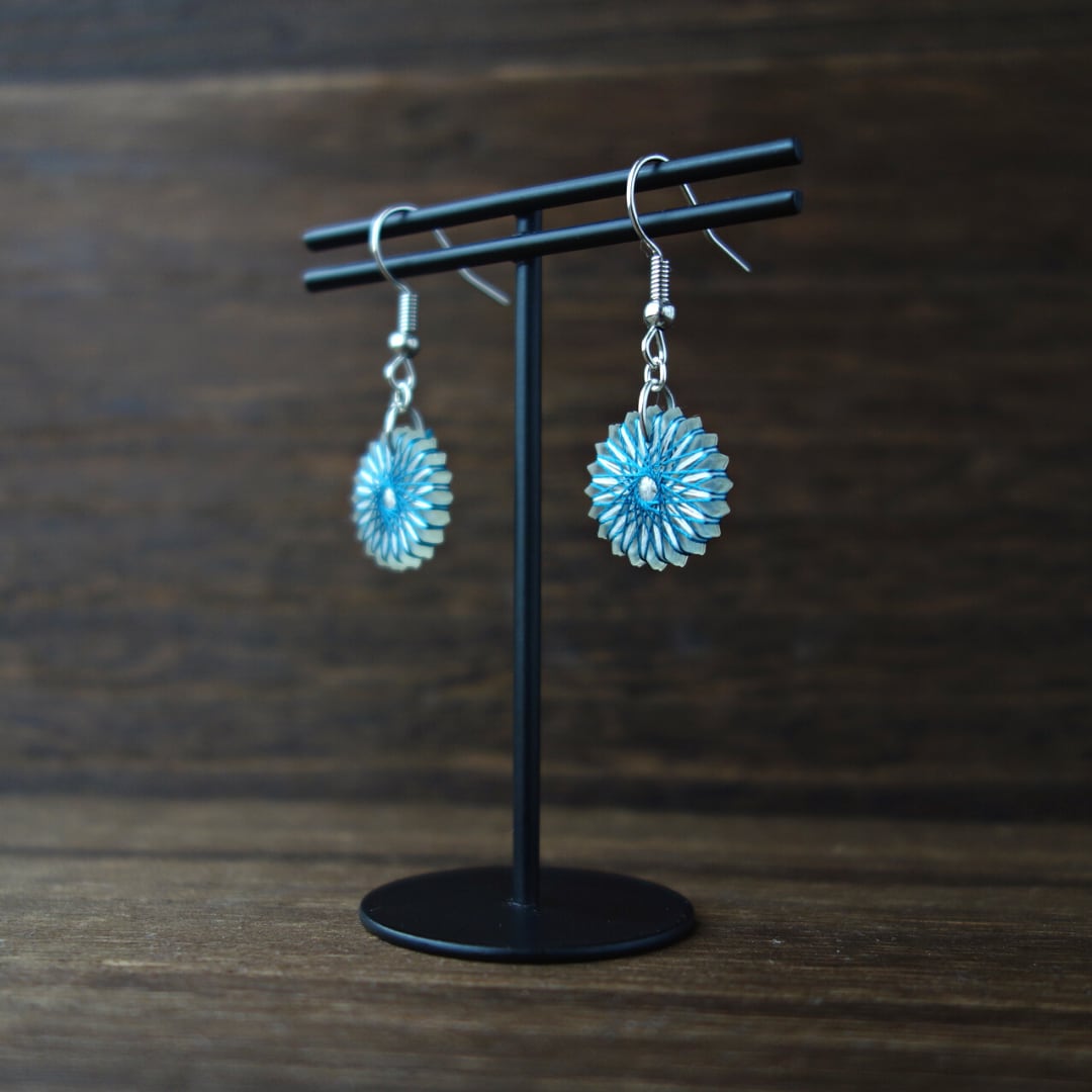 野の花のピアス（青） ピアス / ノンホールピアス / イヤリング 