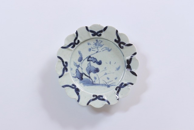 染付菊形絵替り五寸皿➀　φ15cm　吉田崇昭