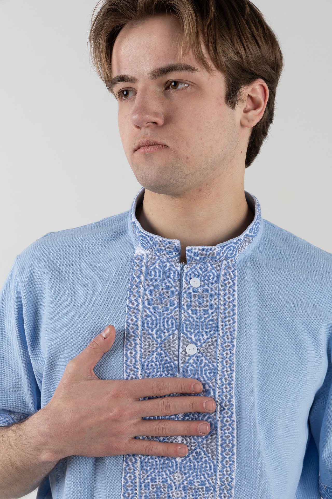 【男女兼用モデル】ウクライナ手刺繍ヴィシヴァンカ　半袖　フリーサイズ - 2