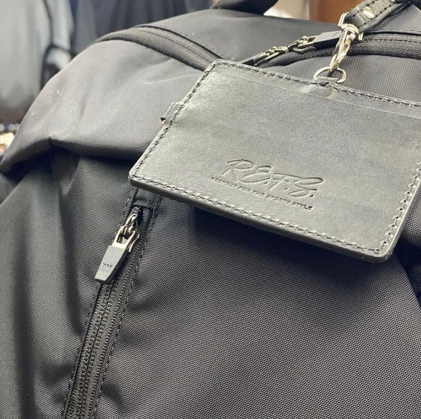 R.E.F.S” レザーカードケース（ネックストラップ付き） | Wishes