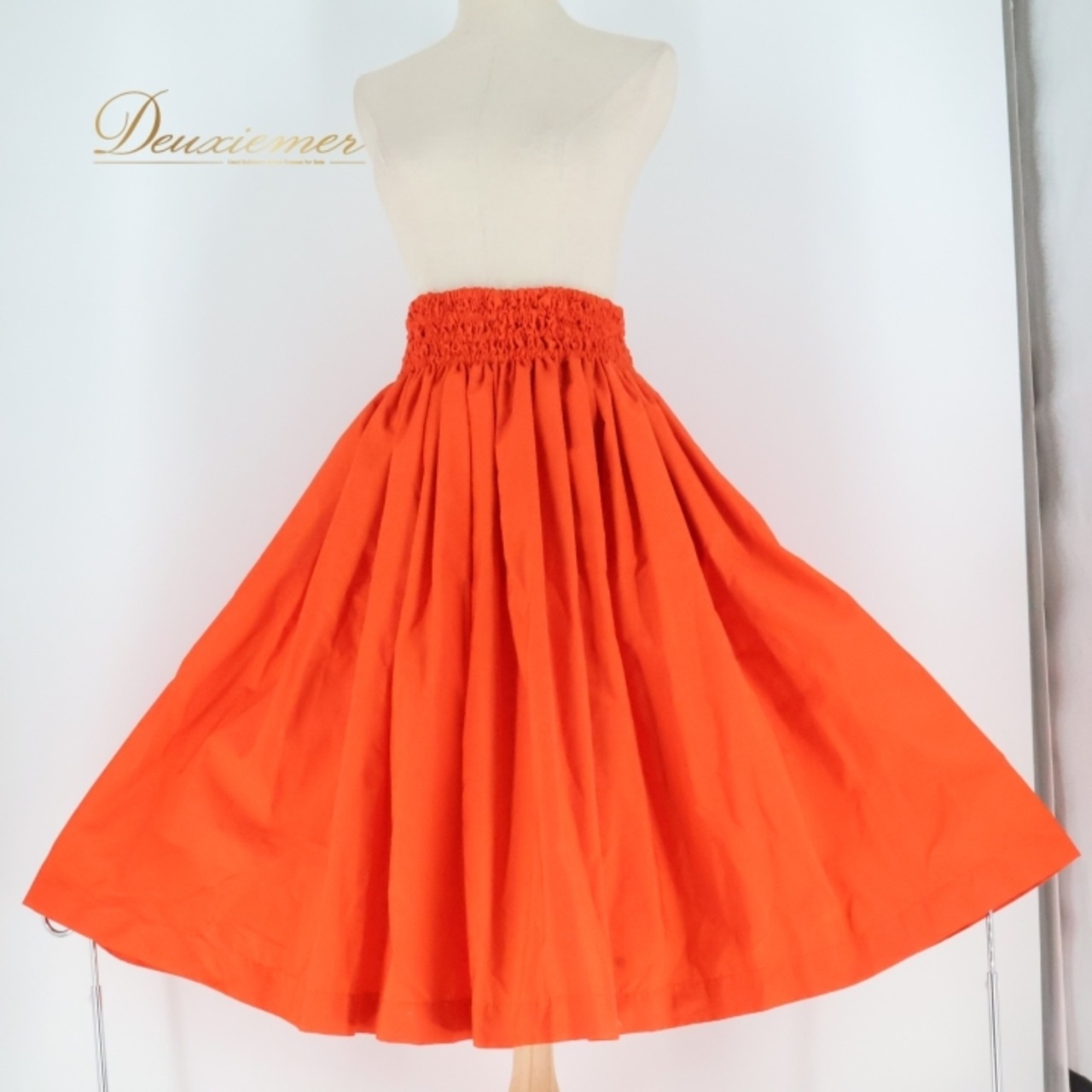 フラダンス 衣装 パウスカート オレンジ系 無地 シンプル シングル スカート セット 華やか 鮮やか かわいい おしゃれ ハワイアン アロハ フラ ダンス レッスン 練習 橙 軽やか ふんわり フレア 明るい ダンスウェア フェスティバル 舞台 リゾート