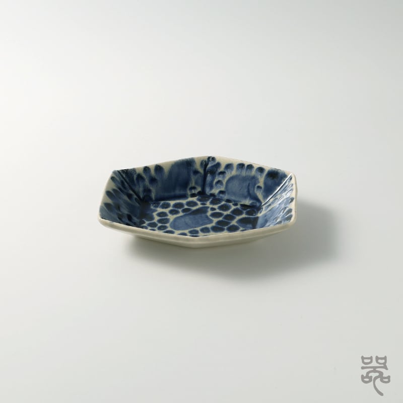 ♦５組♦有田焼 手描 波頭文様 とびかんな　刺し身揃え　向付け 珍味入れ 安南点描紋【六角小皿】喜鶴製陶｜有田 | 【有田焼／波佐見焼