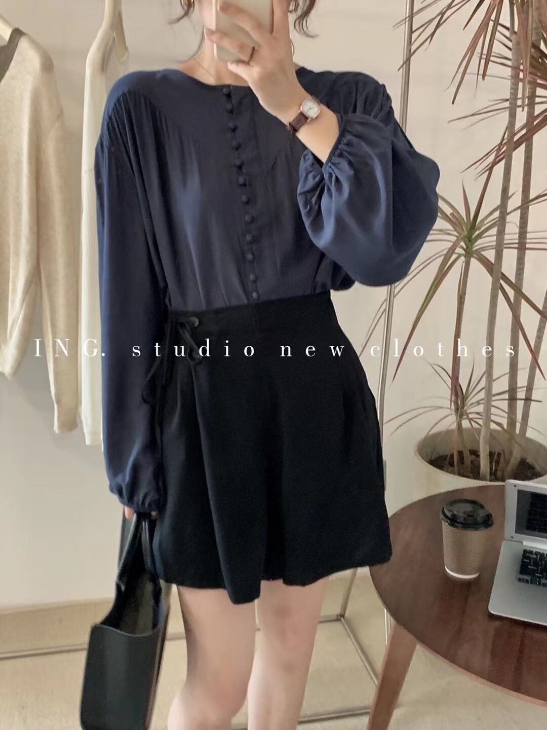 くるみボタンブラウス　AJ2205-722