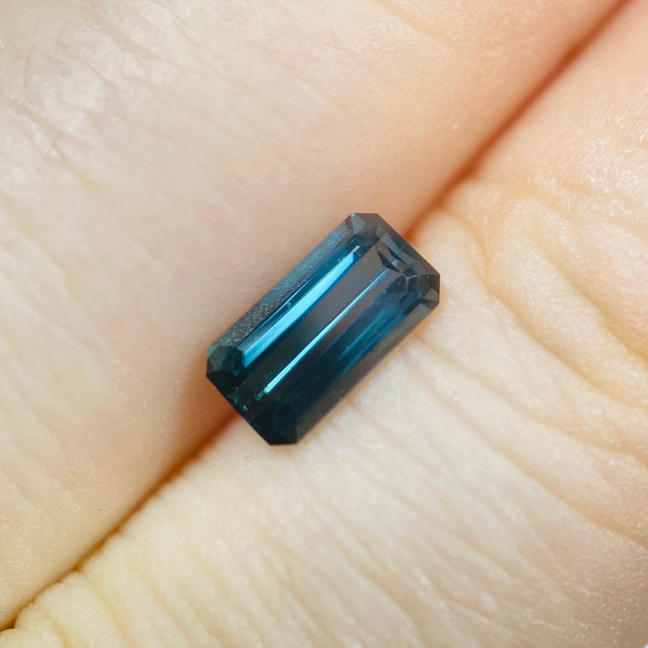 インディゴバイカラーのイケメントルマリン