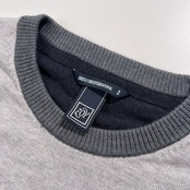 ZOY ゾーイ DRESSCODE INTERNATIONAL 羊毛100% 切替 ウールニットセーター 2 /グレー系 ロゴパッチ 刺繍 ゴルフ ウェア/薄手