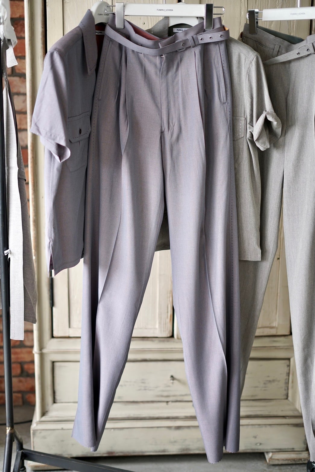 FUMIKA UCHIDA FU-N-FD002 グレー M FUMIKA_UCHIDA / Chambray two-tuck slacks (MAUVE GREY,SAGE GREY