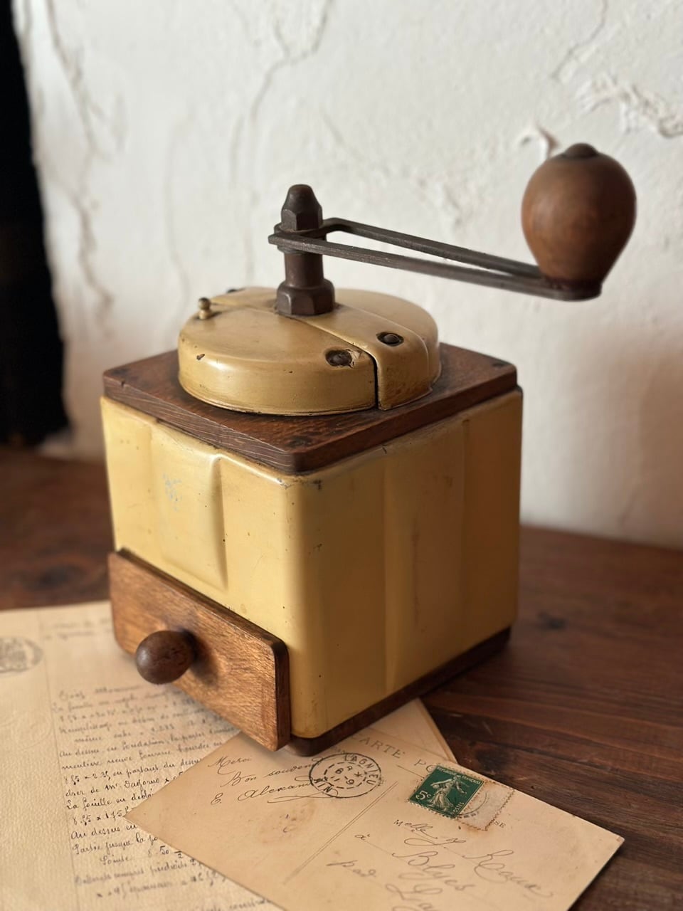 クリームイエローのコーヒーミル | Brocante de La Cocotte （フランス