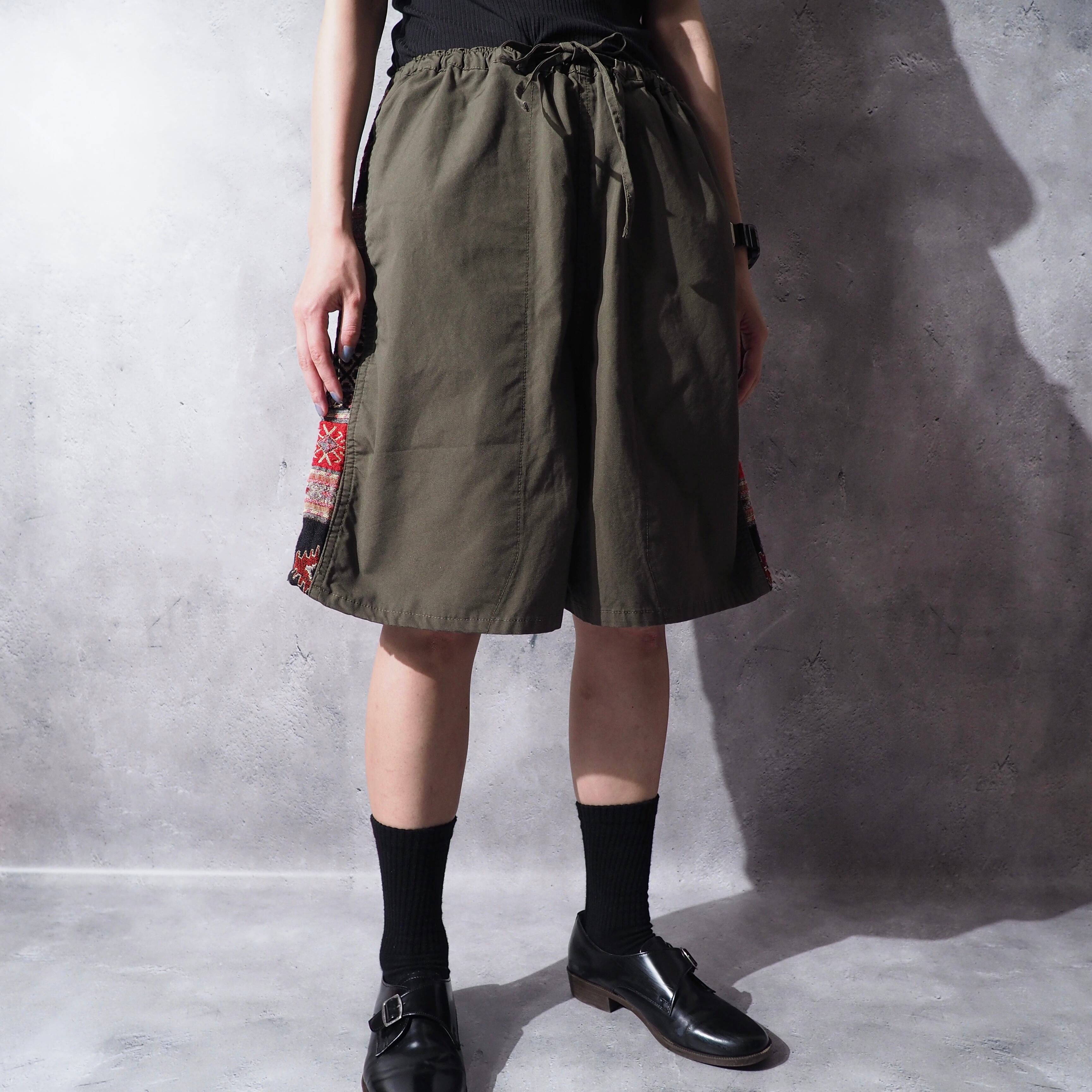 ” Navajo ” ethnic art embroidery switching design short pants