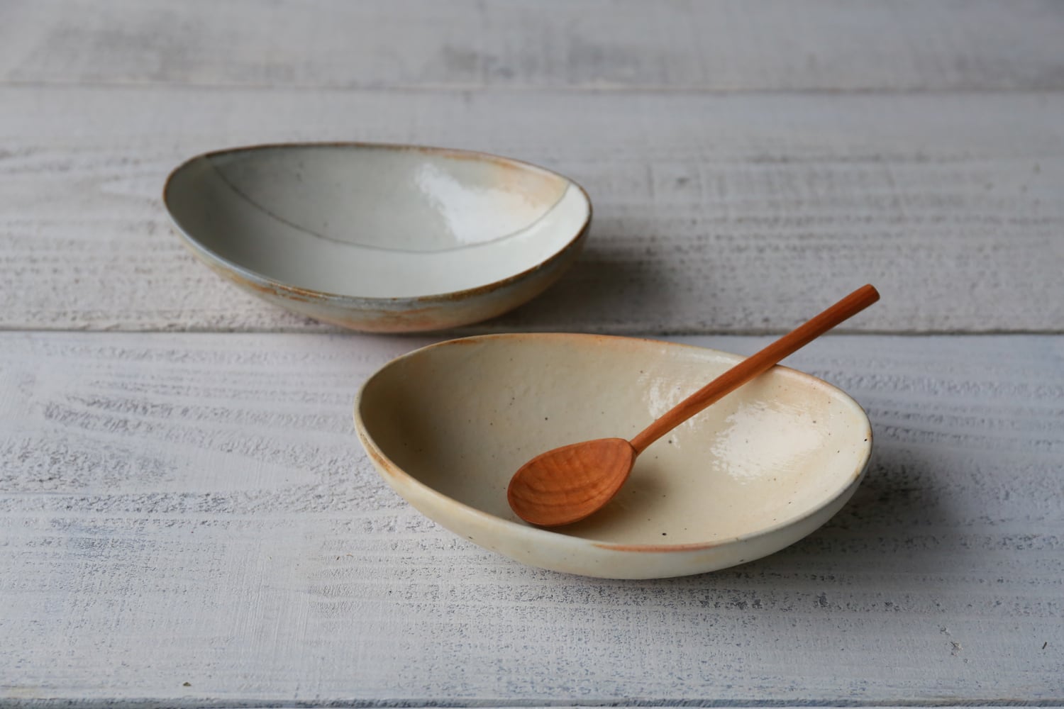 荒鉄線 楕円深鉢 小 | 古谷製陶所