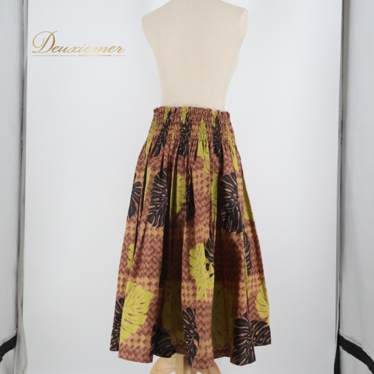 フラダンス 衣装 パウスカート エムエムジェイ ブラウン系 MMJ 日本製 シングル モンステラ柄 華やか 鮮やか かわいい シンプル ハワイアン アロハ ハワイアンプリント フラ ダンス レッスン 練習 グリーン系 ブラック系 モンステラ デザイン