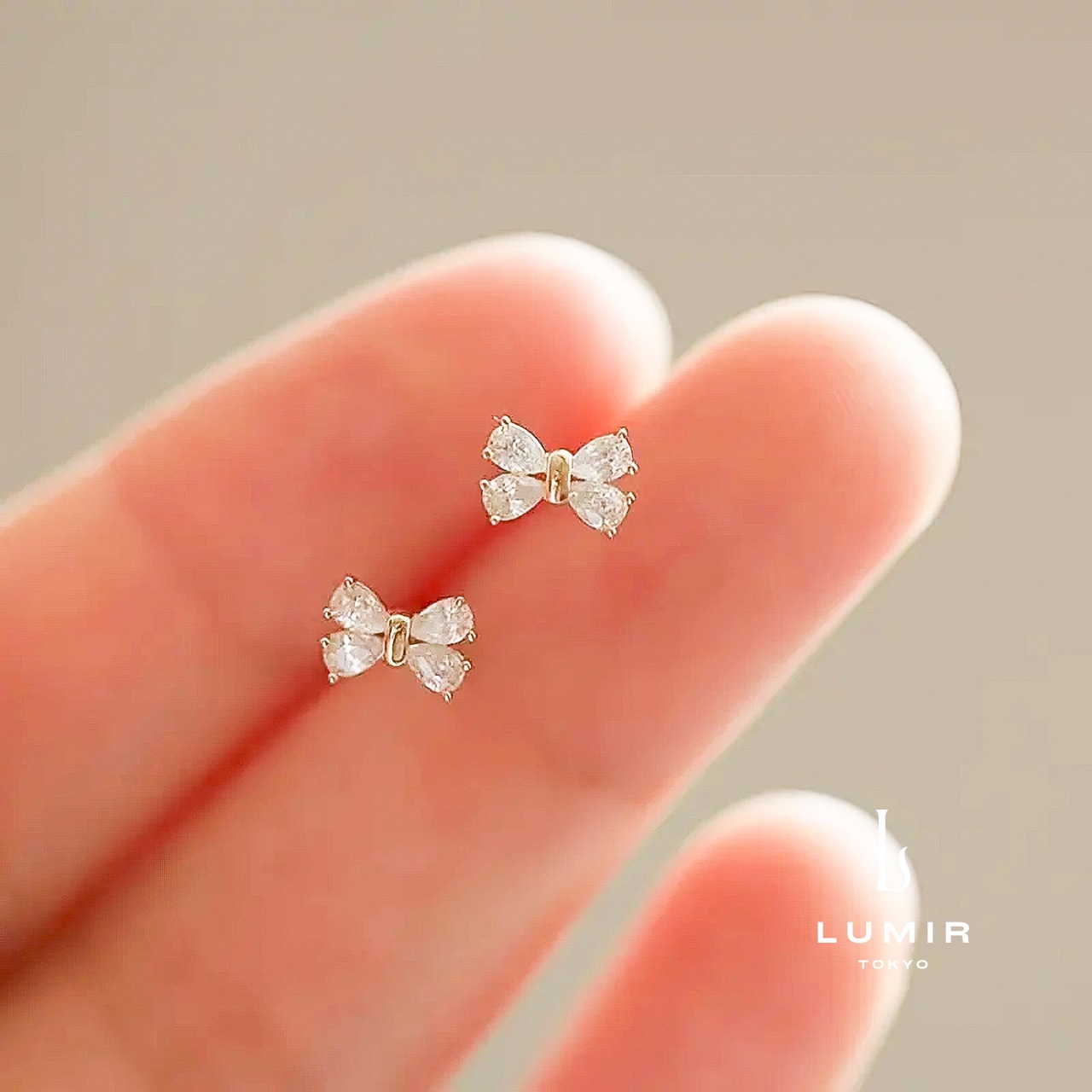 リボンスタッドピアス