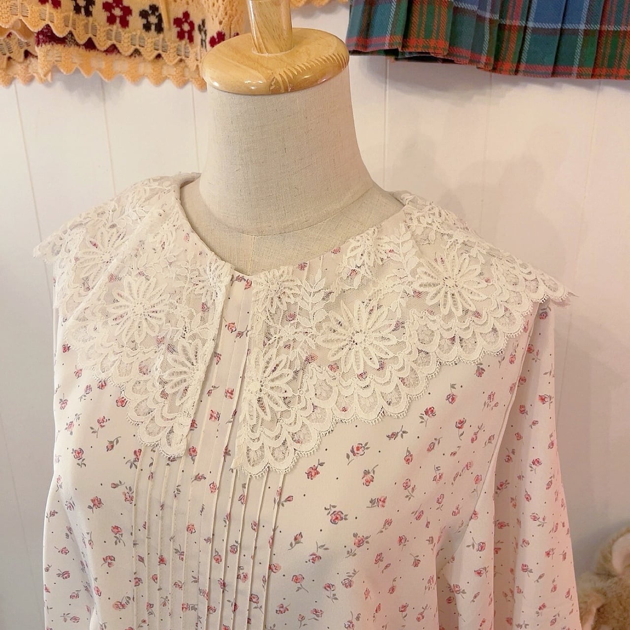 mini rose lace collar separate one-piece