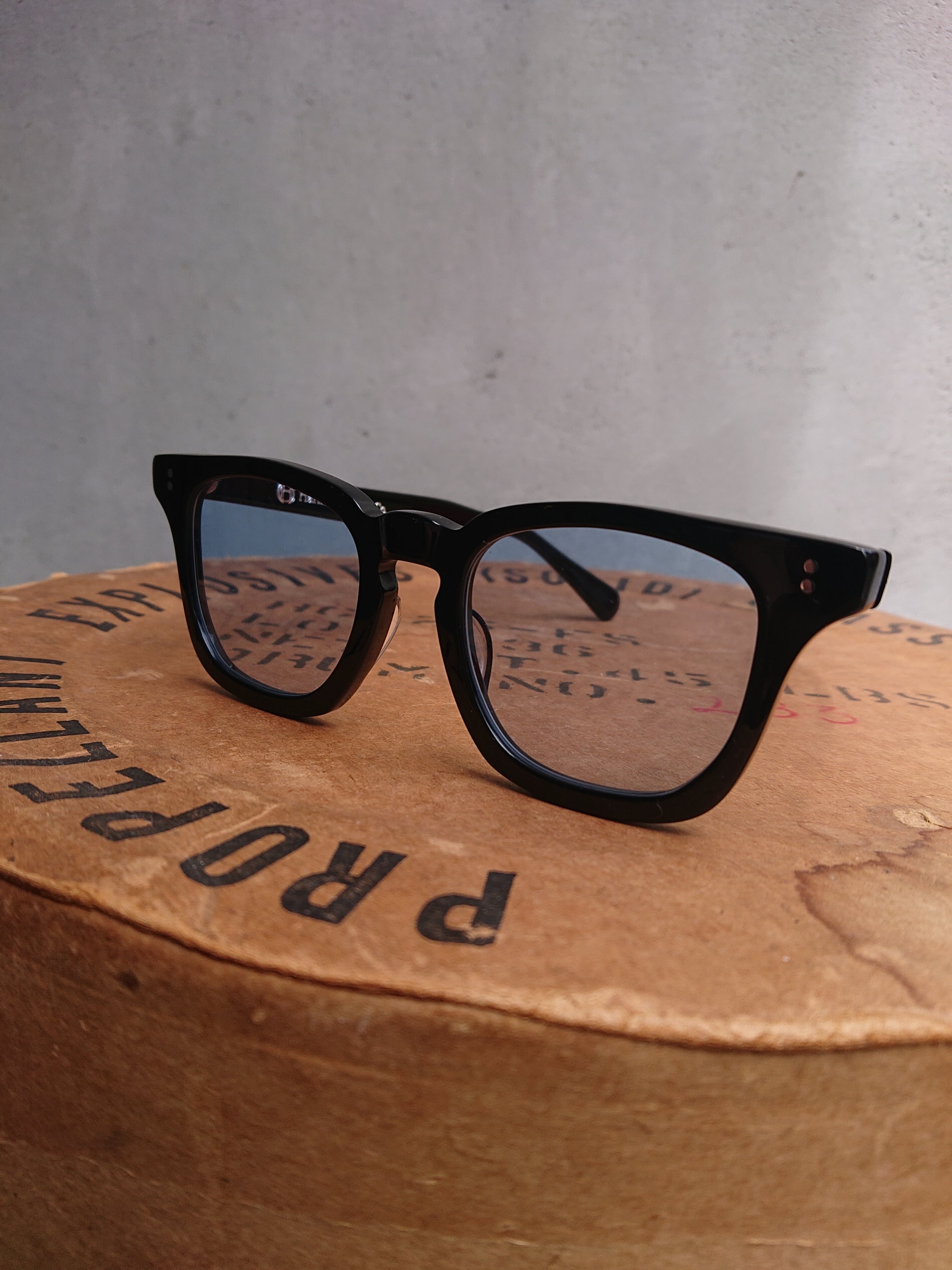 Harman Optical Co.“LEON” Black × Blue | BOW & ARROW WEB STORE