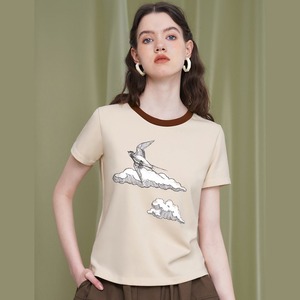 ツバメが空を飛ぶネックラインTシャツ　E00127