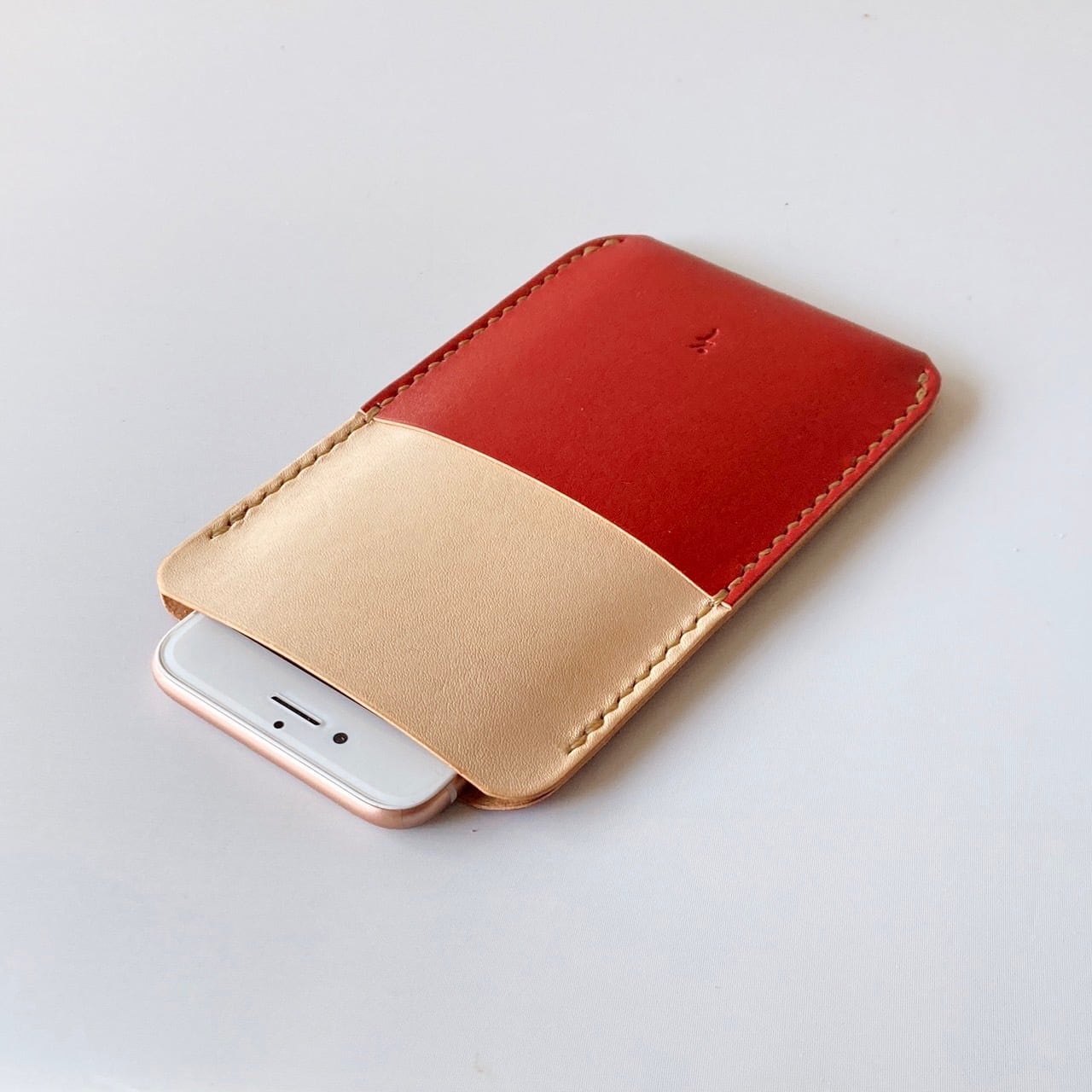 機種別サイズで仕立てる草木染め革スマホケース【spot/すぽっと
